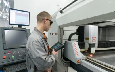 Come la punzonatura CNC rivoluziona la produzione di componenti metallici