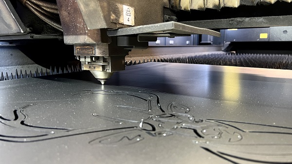 Incisione laser su metallo.