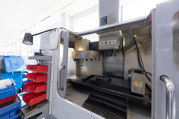 Macchinario per la lavorazione dei metalli.